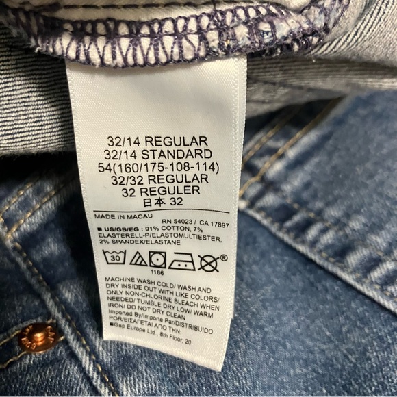 GAP Baby boot jeans w added hand embroidered flowers - Picture 3 of 10